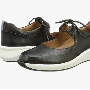 Clarks Women's Un Rio Skip Sneakers not avail in the US. Size 7.5. Just Like New